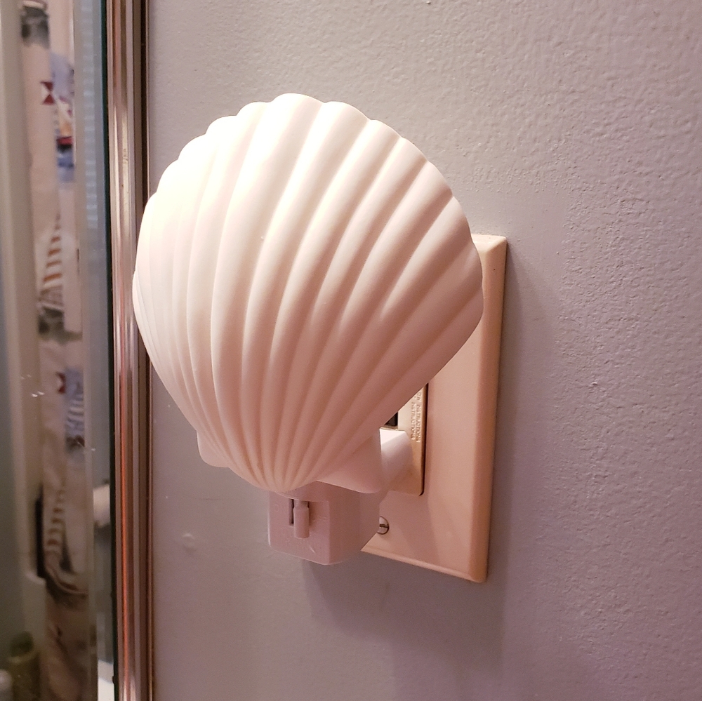 Beachy Coastal Shell Night Light - Picture 7 of 12